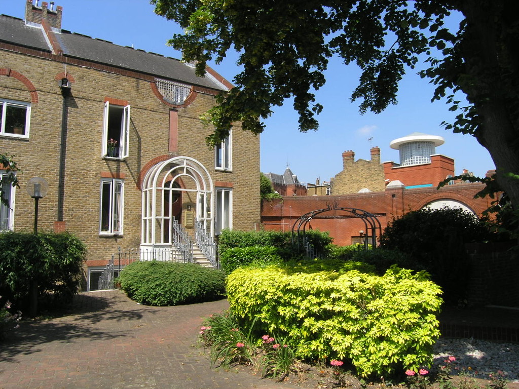 Carillon Court, Oxford Road